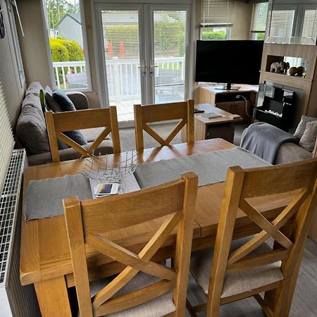 Prestige Static Caravan On 5 Star Holiday Park Cheswick  Eksteriør billede