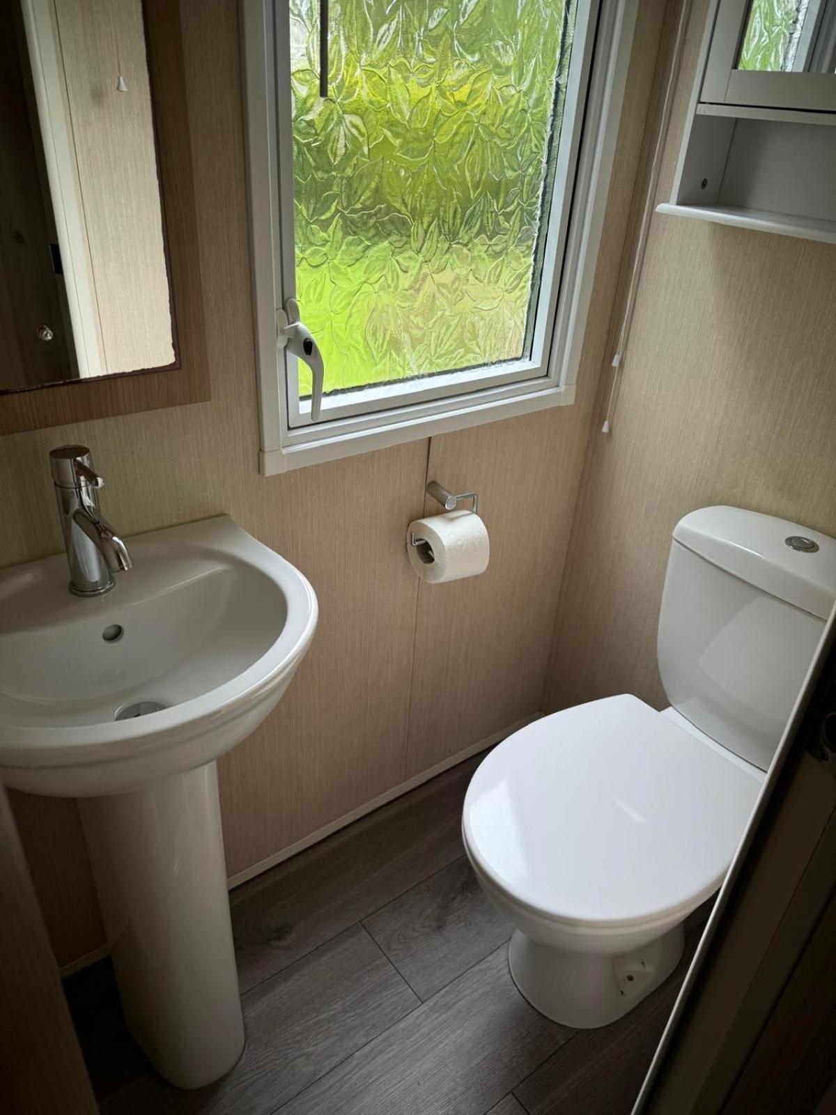 Prestige Static Caravan On 5 Star Holiday Park Cheswick  Eksteriør billede