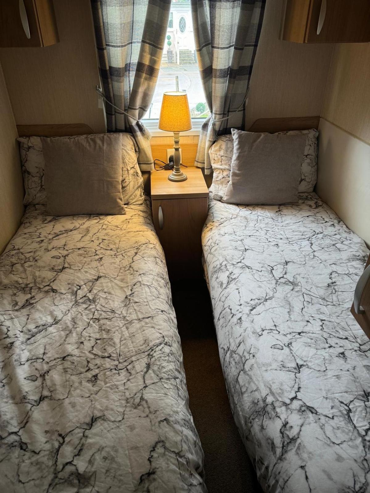 Prestige Static Caravan On 5 Star Holiday Park Cheswick  Eksteriør billede